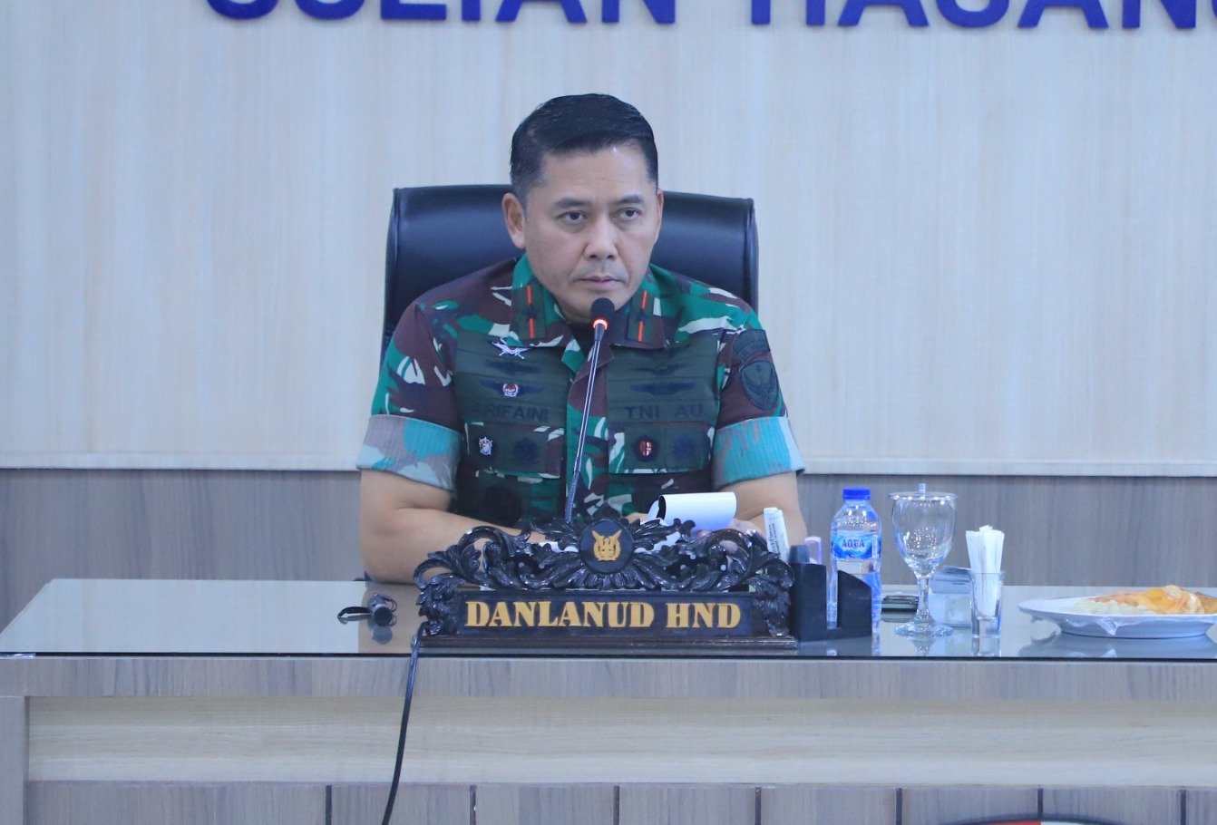 Komandan Lanud Sultan Hasanuddin Pimpin Rapat Staf, Tekankan Kepemimpinan Berbasis Keteladanan dan Kecerdasan Emosional