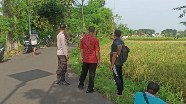 Lingkungan Kumuh Disulap Bersih, Polisi dan Warga Gotong Royong di Pohsangit Kidul