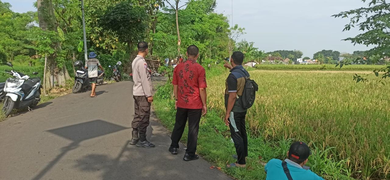 IMG-20260401-WA0174 Lingkungan Kumuh Disulap Bersih, Polisi dan Warga Gotong Royong di Pohsangit Kidul