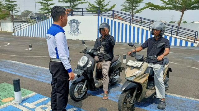 Polisi Turun Langsung, Polantas Menyapa Ubah Pola Pelayanan di Tuban