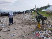 Dipimpin Danramil, Koramil 1505-05/Sofifi Libatkan Instansi Terkait Bersihkan Pantai Sofifi