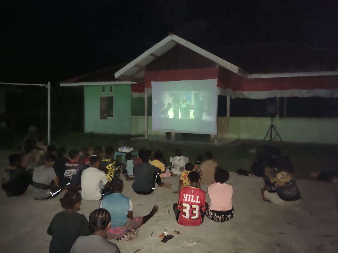 Tumbuhkan Jiwa Patriotisme, Satgas TMMD Ke-128 Kodim 1801/Manokwari Gelar Film Perjuangan