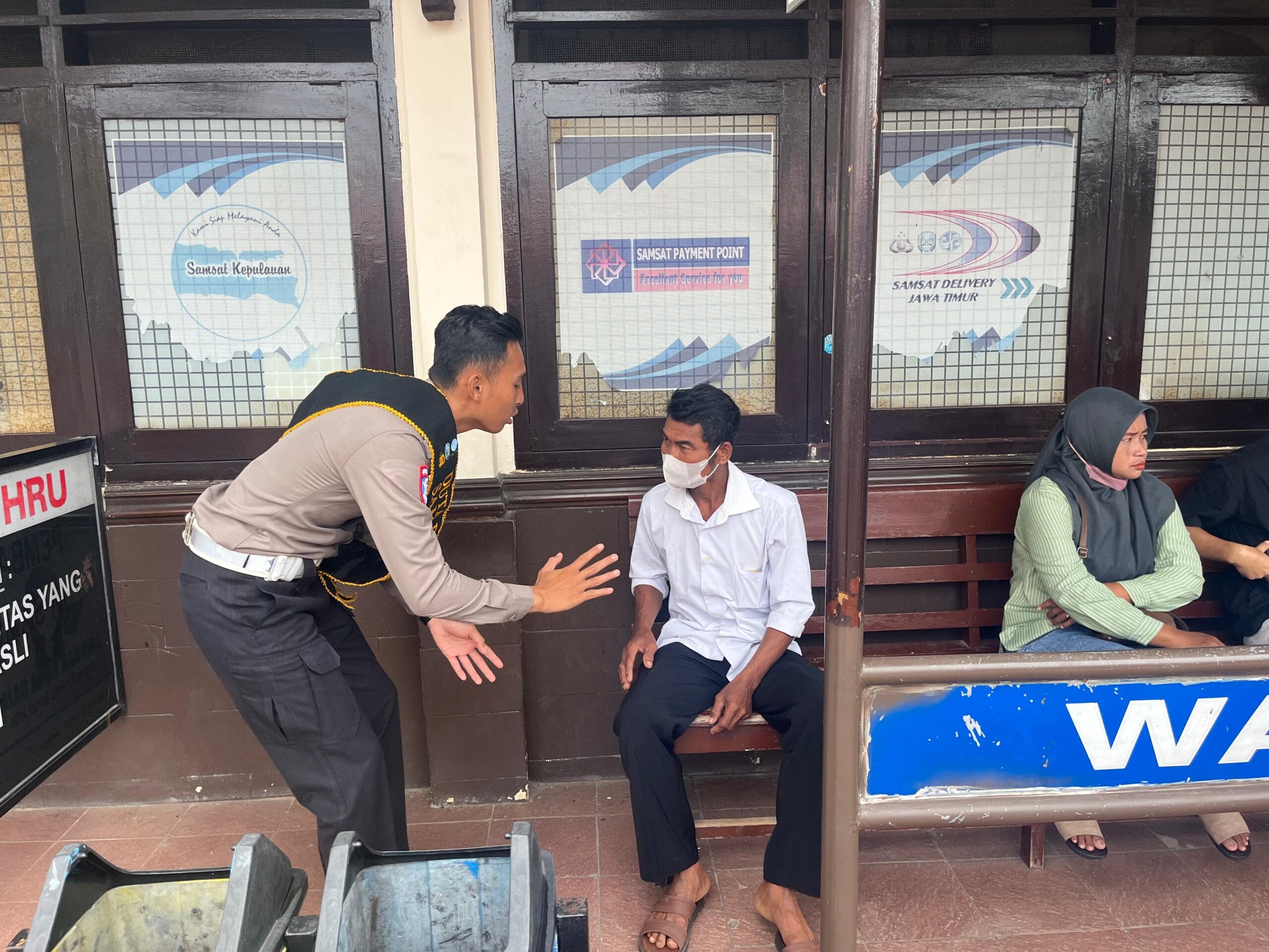 Warga Tuban Cerita Pengalaman Langsung Urus SIM dan STNK Lewat Polantas Menyapa