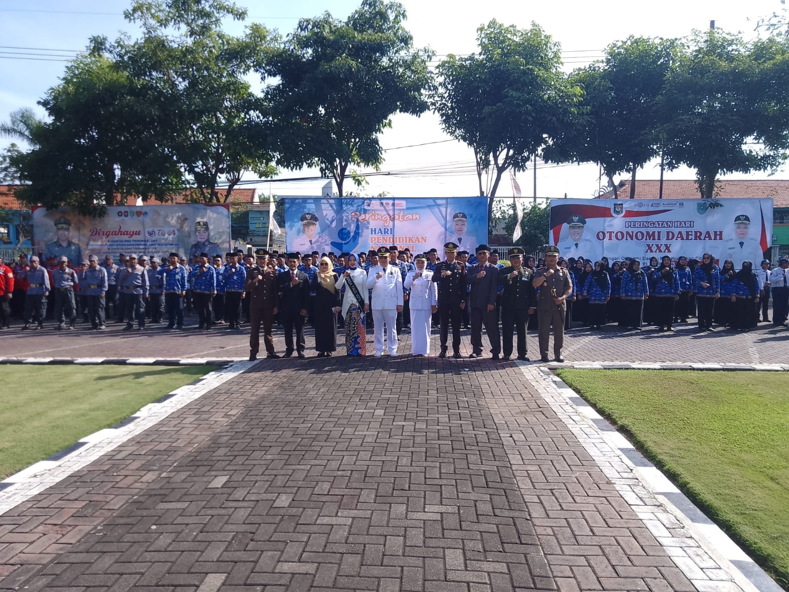 Kapten Inf Yahudin Mewakili Komandan Kodim 0820/Probolinggo Hadiri Upacara Peringatan Hari Pendidikan Nasional