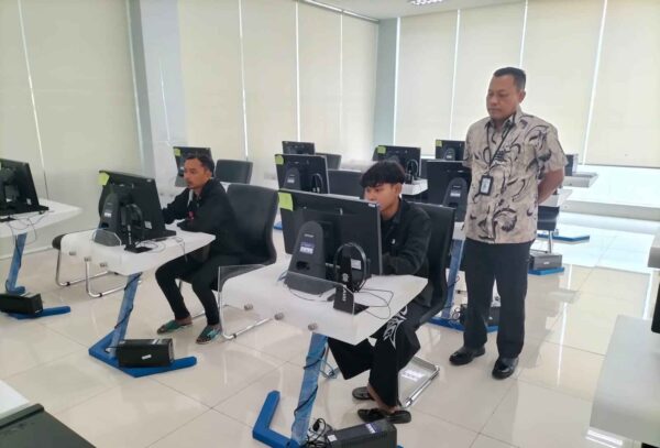 Tanya SIM hingga Pajak STNK, Warga Tuban Manfaatkan Program Polantas Tuban Menyapa