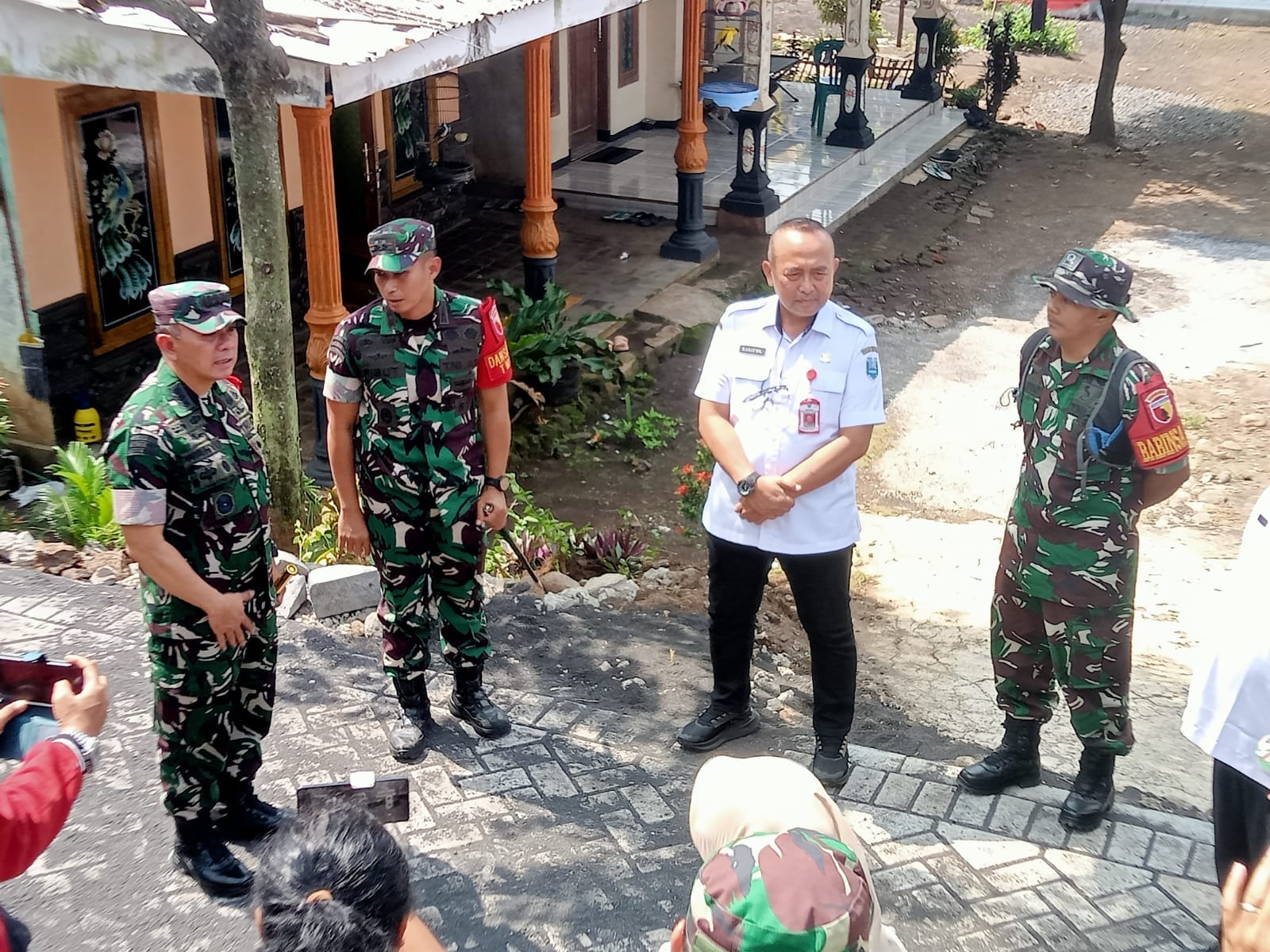 Danrem 083/Bdj Tinjau Langsung Progres Pembangunan TMMD di Desa Brabe