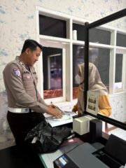 Humanis dan Dekat: Polantas Tuban Berinteraksi dengan Warga di Pagi Hari