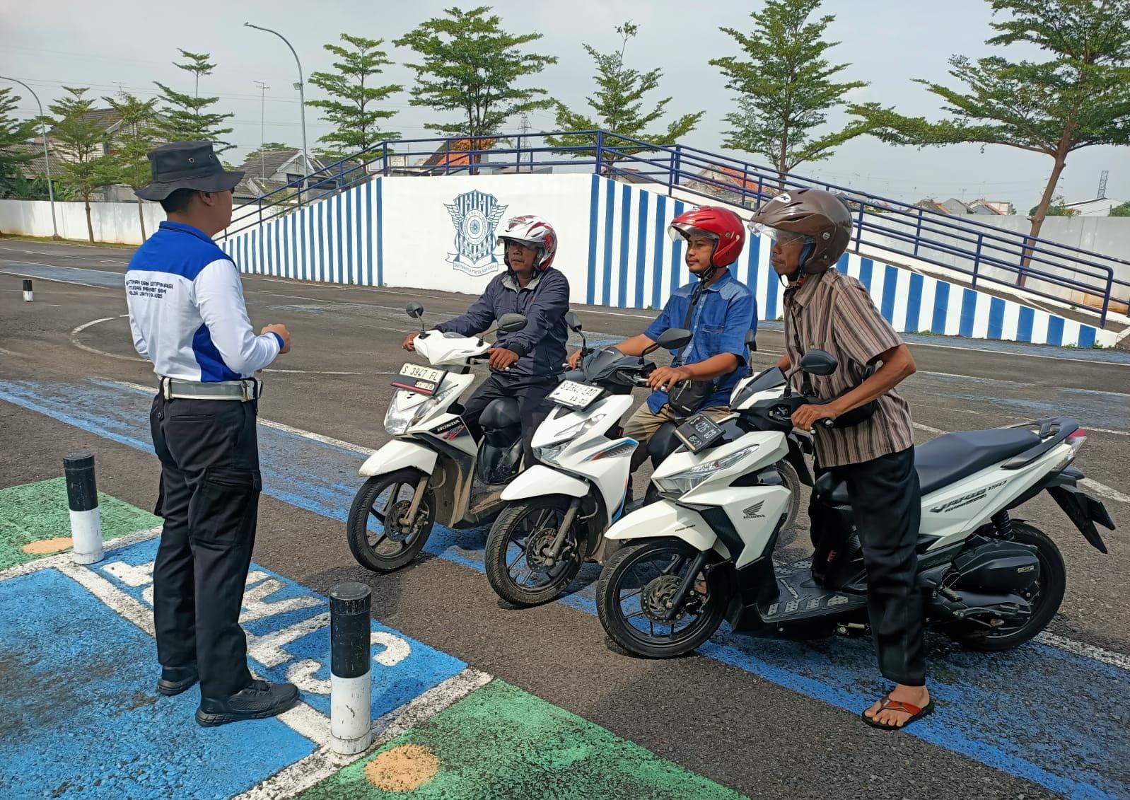 Warga Tuban Berbagi Kisah Saat Ikut Program Polantas Tuban Menyapa Urus SIM STNK BPKB