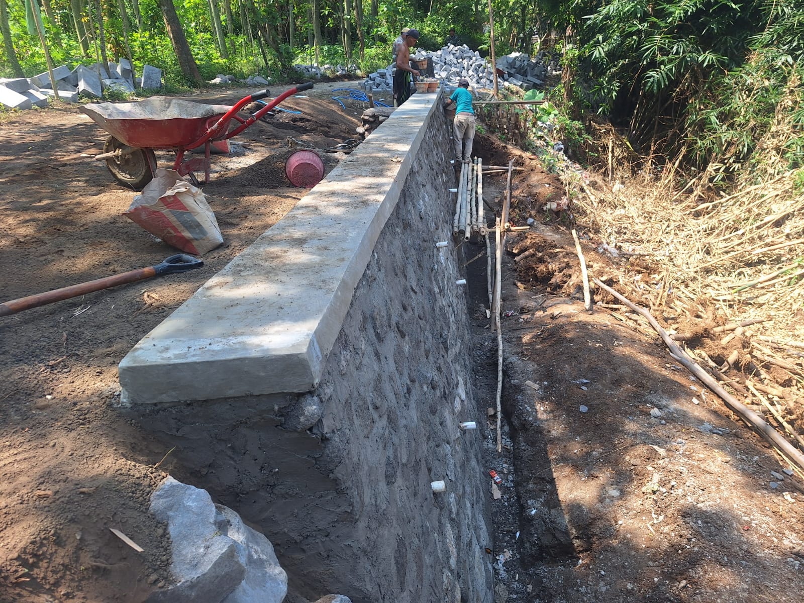 Pembangunan TPT di Desa Brabe Rampung 100 Persen, Warga Lega Tak Khawatir Longsor Lagi