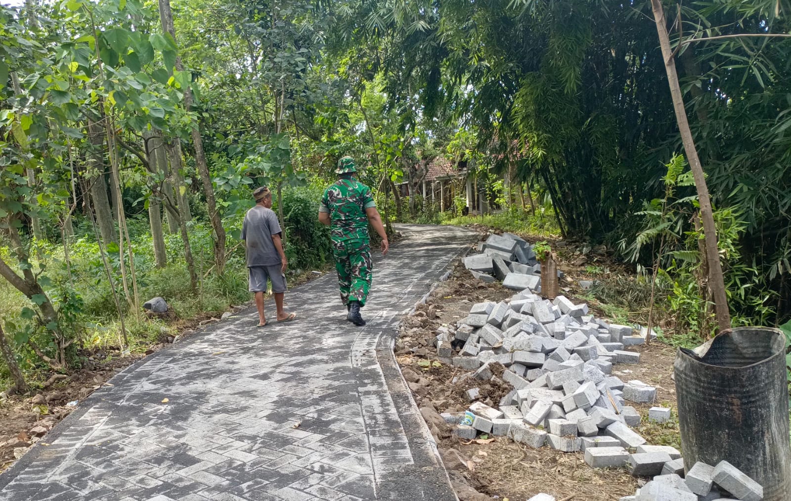 IMG-20260519-WA0109 Paving Jalan Dusun Klagin Hampir Rampung, Warga Sampaikan Terima Kasih Kepada Satgas
