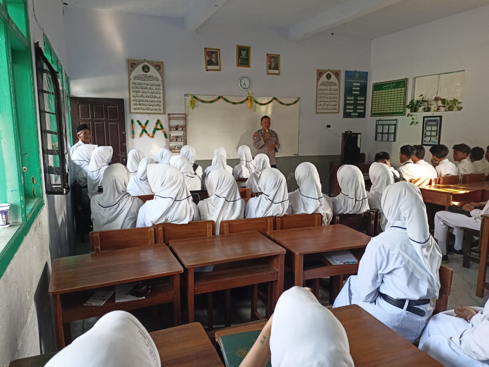 Bangun Generasi Tertib dan Berkarakter, Polisi Gandeng MTs Sunan Giri Probolinggo