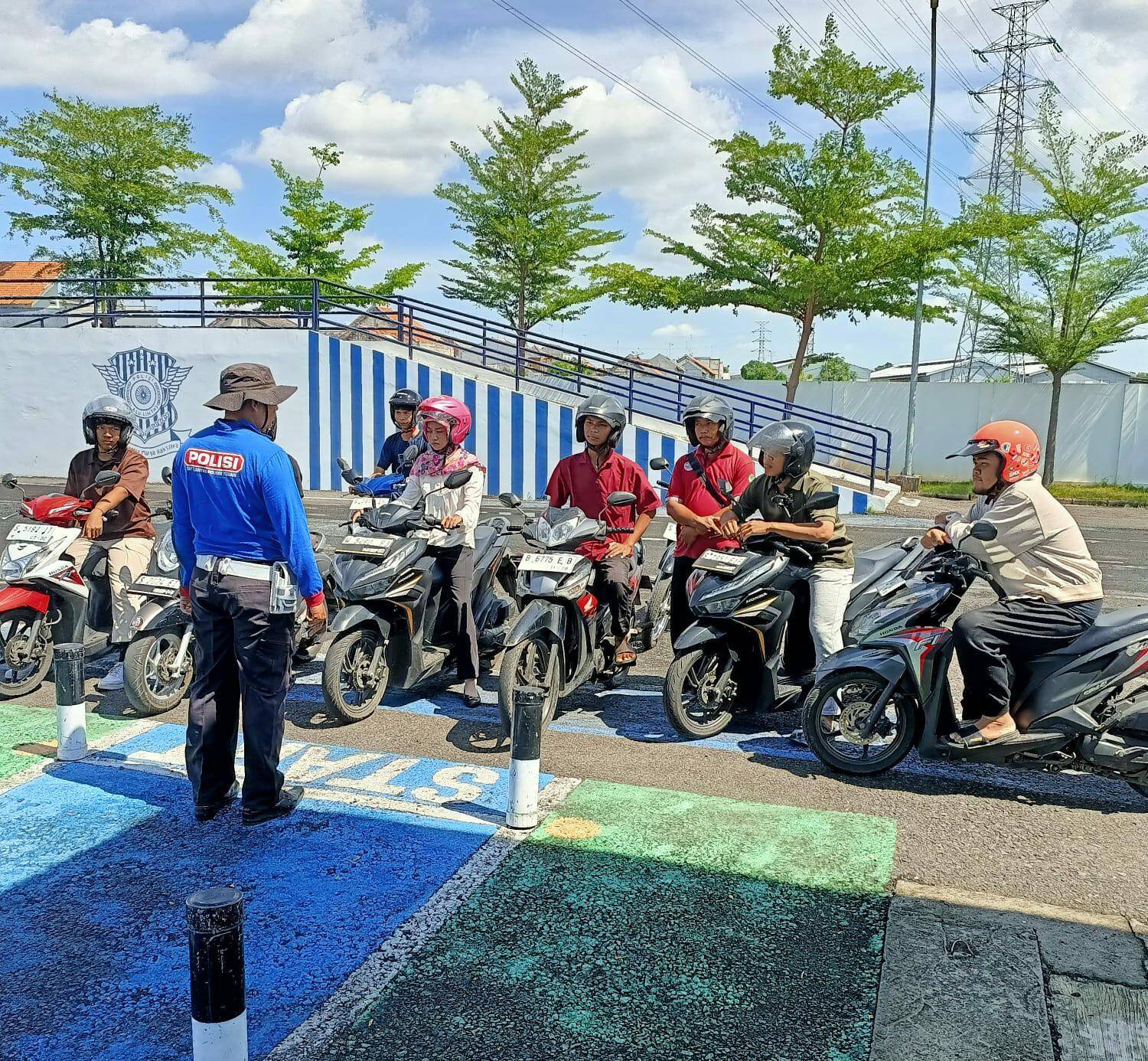 IMG-20260521-WA0012 Dari Pasar ke Pinggir Jalan, Warga Tuban Ramai Tanya SIM ke Polisi