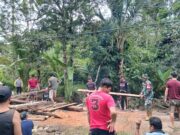Jembatan Putus Diterjang Banjir, Babinsa dan Instansi Terkait Bergerak Cepat