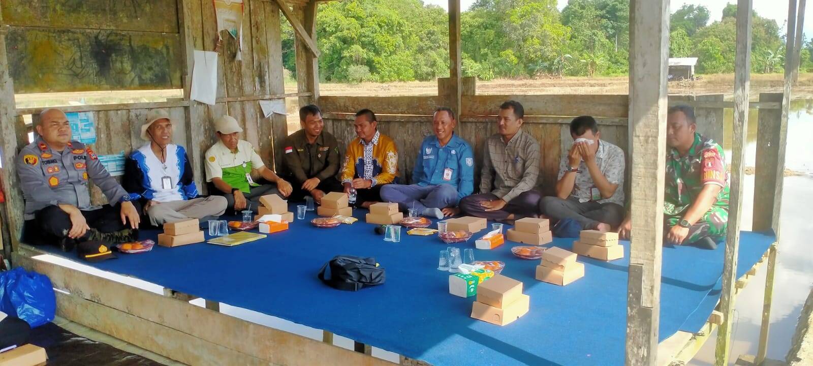 Babinsa Koramil 1008-02/Haruai-Upau-Bintang Ara Hadiri Tanam Perdana Padi PM-AAS di Upau