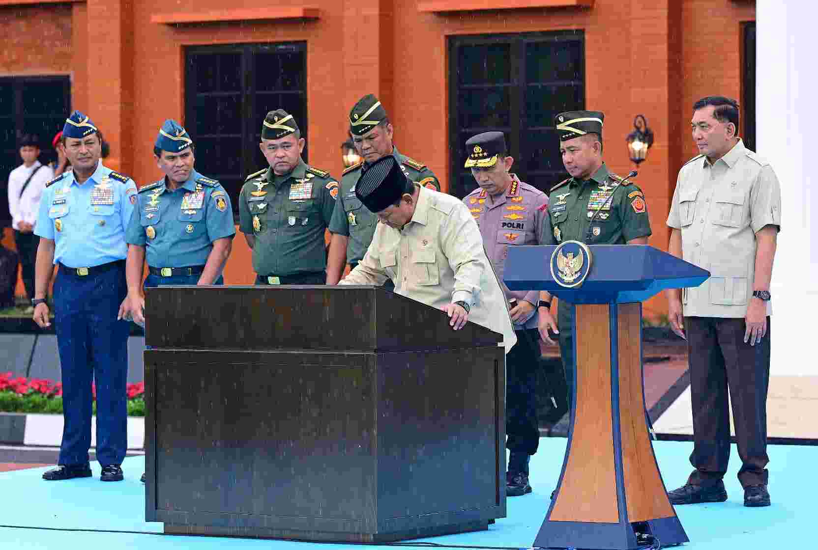 Panglima TNI Dampingi Presiden Prabowo Subianto Resmikan Museum dan Perpustakaan di Seskoad