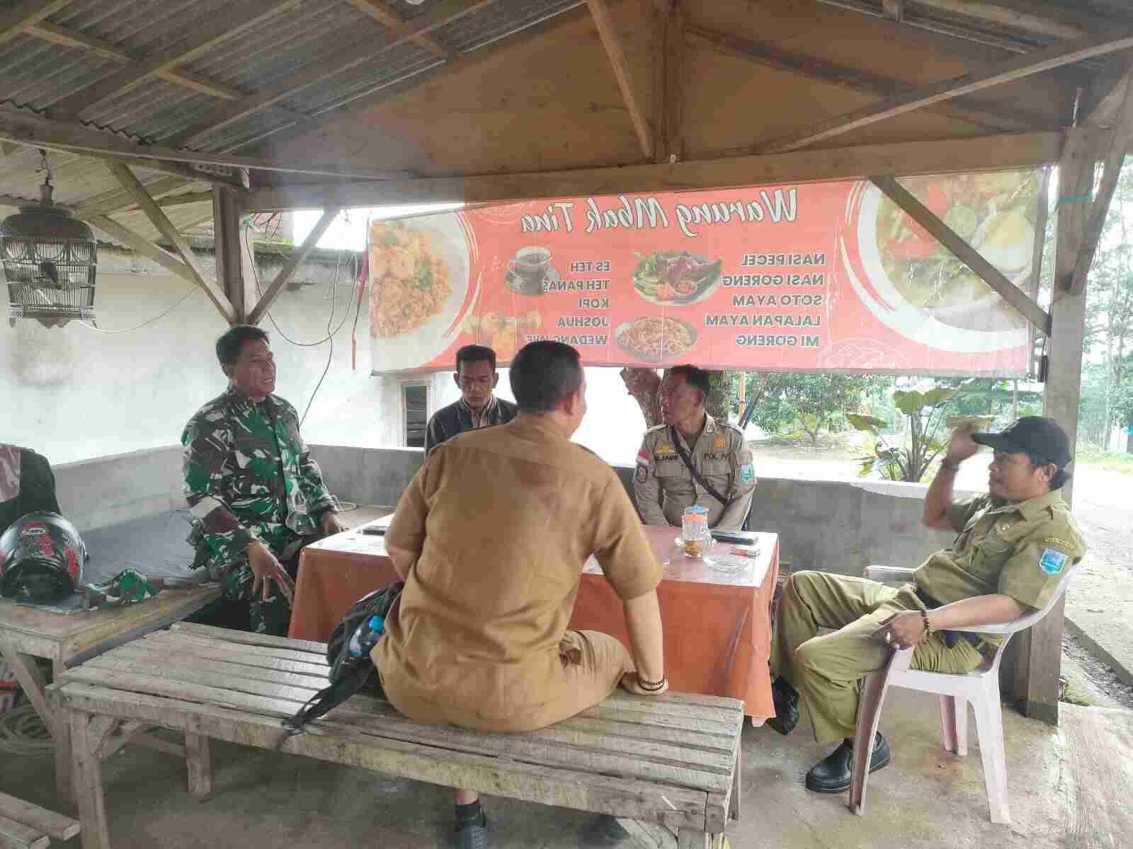 Koramil Lumbang Berikan Rasa Aman Dan Nyaman Bagi Pengunjung Wisata Air Terjun Madakaripura