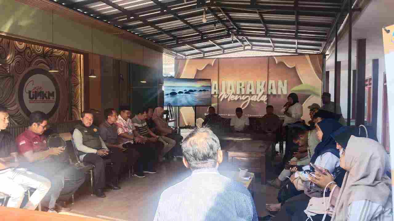 Koramil Pajarakan Hadiri Rapat Lintas Sektor Tingkat Kecamatan