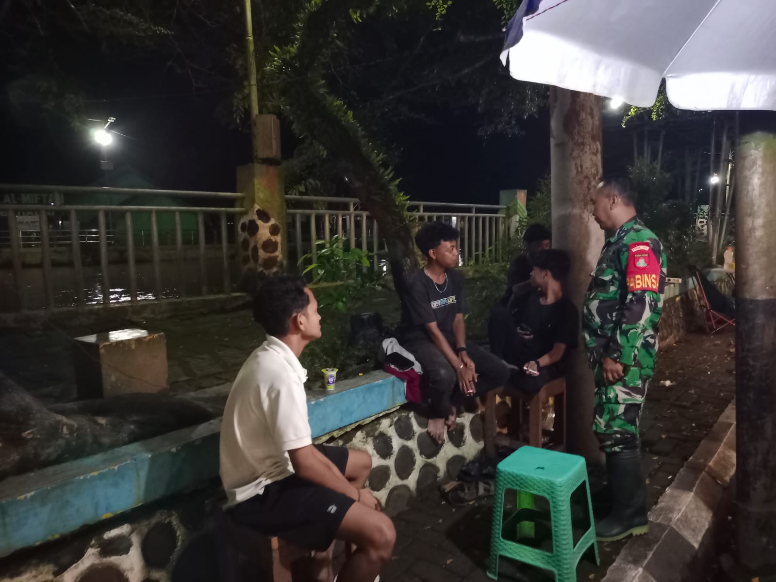 Pererat Silaturahmi, Babinsa Koramil 1002-06/Barabai Sambangi Pemuda Binaan