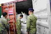 Kasum TNI Tinjau Pemeriksaan Kontainer Mineral Hasil Penindakan TNI AL di Batam