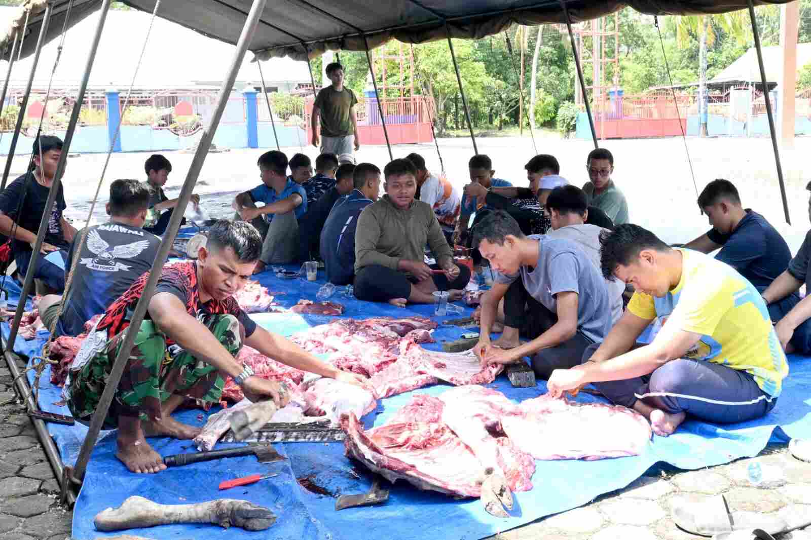 Tak Sekedar Kurban, Lanud Sjamsudin Noor Rajut Kebersamaan dan Kepedulian Semangat Berbagi Kepada Sesama di Hari Raya Idul Adha 1447 H/2026 M
