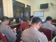Kapolsek Widang Bersama Anggota Mengikuti Binrohtal Virtual