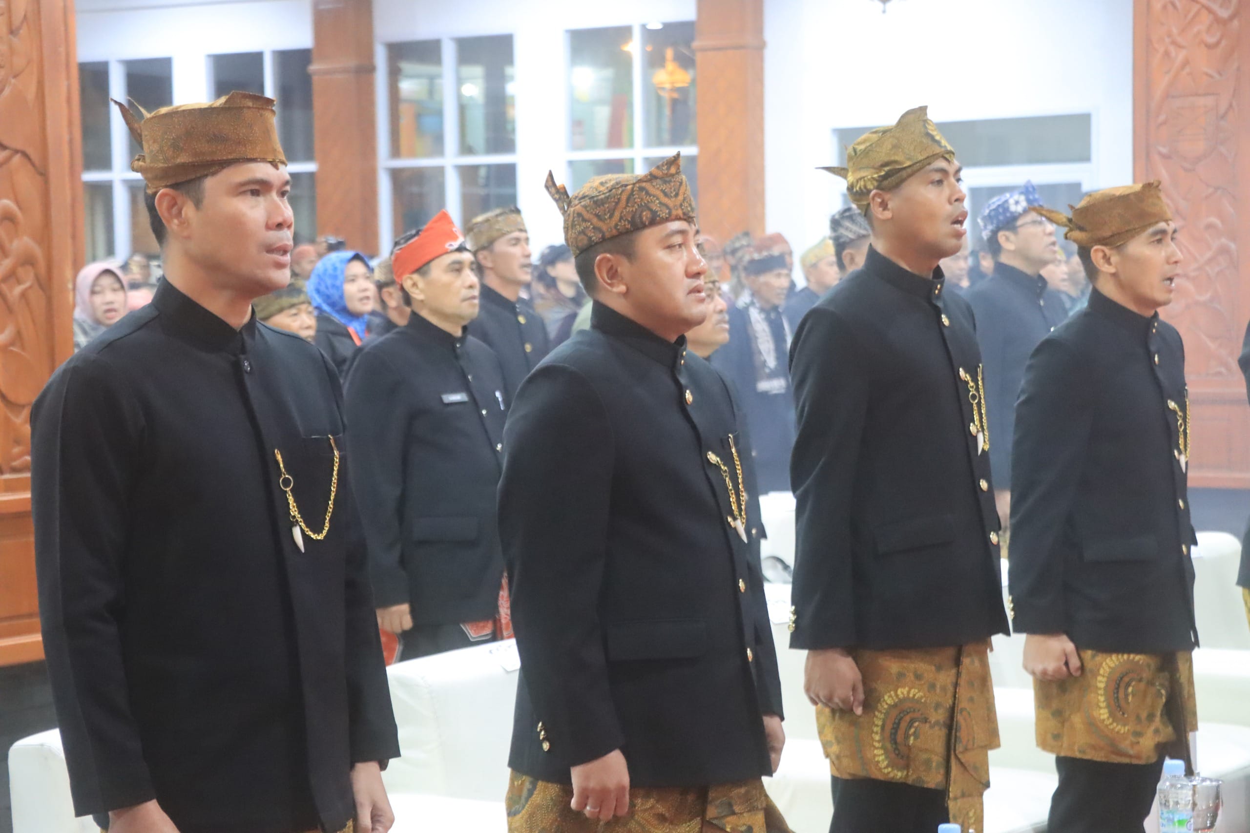 Penghormatan Tertinggi dari Tengger: Kapolres Probolinggo Kota dan Sejumlah Tokoh Dikukuhkan di Yadnya Kasada 2026