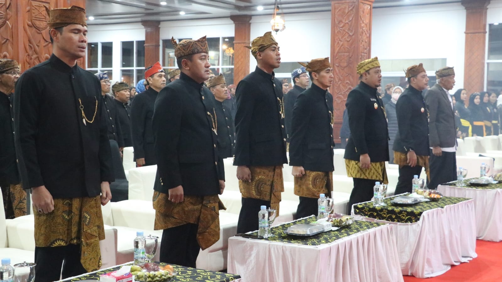 Dandim Probolinggo Dikukuhkan Sebagai Warga Kehormatan Suku Tengger
