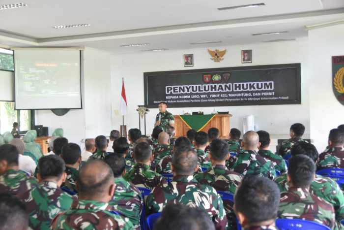 Tingkatkan Kesadaran Hukum Personel, Kodim 1002/HST Gelar Penyuluhan Bersama Kumdam XXII/TB