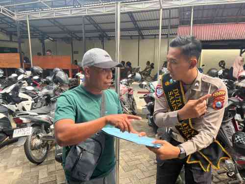 Fenomena Pagi di Tuban: Warga Rela Berhenti Demi Bertanya Langsung ke Polantas