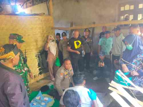 Wujud Kepedulian Sosial, Babinsa Sukapura Dampingi Evakuasi ODGJ dari Desa Ngepung