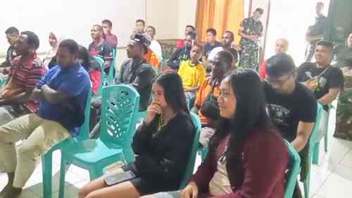 Nobar Piala Dunia dan Makan Bersama, Koramil 1710-02/Timika Perkuat Kemanunggalan TNI-Rakyat