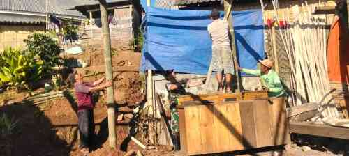 Wujud Nyata Kemanunggalan, Koramil Lumbang Bantu Pembangunan Rumah Warga