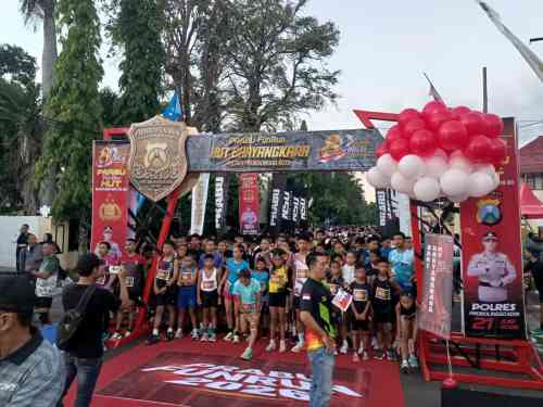 Sebanyak 2.730 Peserta Ramaikan Prabu Fun Run 6K, Dandim 0820 Soroti Pentingnya Gaya Hidup Sehat