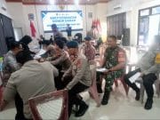 Sambut HUT Bhayangkara ke-80, Personel Kodim 1008/Tabalong Ikut Donor Darah di Polres Tabalong
