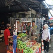 Bersama Sejumlah Pihak, Koramil Maron Melakukan Pendampingan Penataan Ulang PKL Diarea Pasar