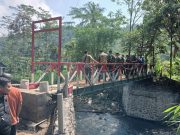 Dandim 0820/Probolinggo Letkol Inf Ribut Yodo Apriantono Pimpin Peninjauan Jembatan Garuda Merah Putih Di Wilayah Teritorial