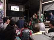 TNI dan Warga Desa Tubau Nobar Piala Dunia, Bangun Kebersamaan dan Keakraban