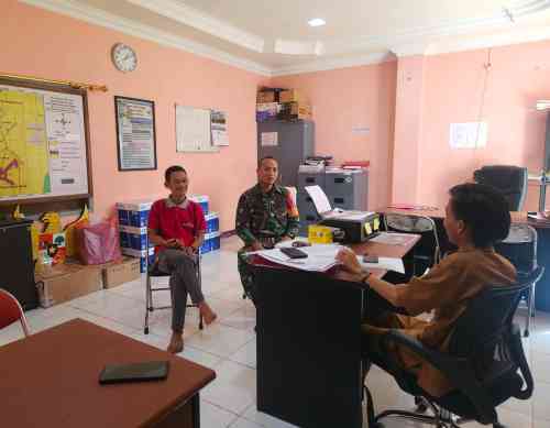WhatsApp Image 2026-06-11 at 10.32.36 Babinsa Aktif Lakukan Komsos Dengan Staf Desa Demi Terciptanya Kamtibmas