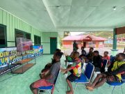 Lewat Nobar Piala Dunia 2026, Kodim 1714/Puncak Jaya Perkuat Silaturahmi dengan Warga