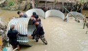 Pembangunan Empat Jembatan Kodim 1002/HST Masuki Tahap Pemasangan Struktur