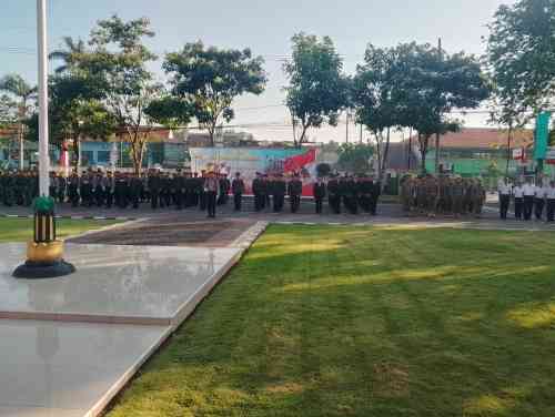 Kasdim 0820/Probolinggo Mayor Caj Aminudin Abadi Hadiri Upacara Hari Ulang Tahun Bhayangkara Ke 80