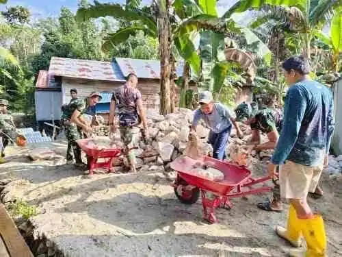 Gotong Royong TNI-Rakyat Percepat Pembangunan Empat Jembatan di HST