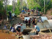 Sinergi TNI-Rakyat Percepat Pembangunan Empat Jembatan di Hulu Sungai Tengah