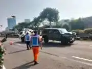 Mobil Dinas TNI AD Hantam Tiang di Pintu Keluar Tol Pulau Dua, Tidak Ada Korban