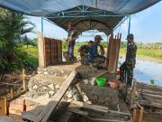 TNI dan Warga Kebut Pembangunan Empat Jembatan di Hulu Sungai Tengah