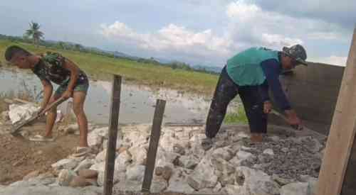 TNI dan Masyarakat Kompak Bangun Empat Jembatan di Hulu Sungai Tengah, Penyelesaian Dikejar Sesuai Target