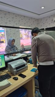 Warga Tuban Kaget Polisi di Jalan, Ternyata Polantas Tuban Buka Layanan SIM, STNK, BPKB