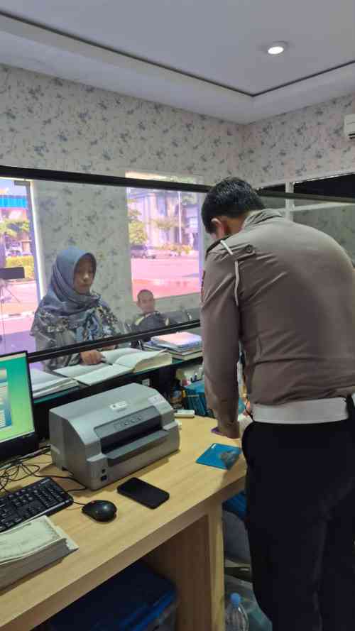 Warga Tuban Kaget Polisi di Jalan, Ternyata Polantas Tuban Buka Layanan SIM, STNK, BPKB