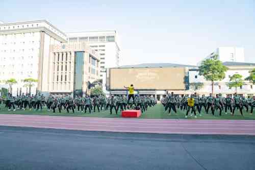 WhatsApp Image 2026-07-10 at 20.17.00(1) Panglima TNI dan Kasad Perkuat Soliditas Melalui Olahraga Bersama Prajurit