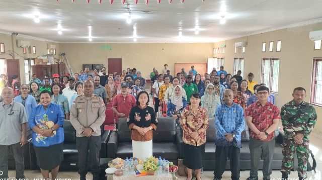 Babinsa Koramil Kuala Kencana Hadiri Sosialisasi PHBS dan Pencegahan HIV/AIDS